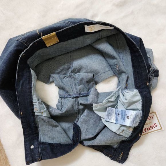 Levis Womens Jean Shorts Blue Denim High Rise 3" Shorts Frayed Hem 35W - Picture 3 of 9